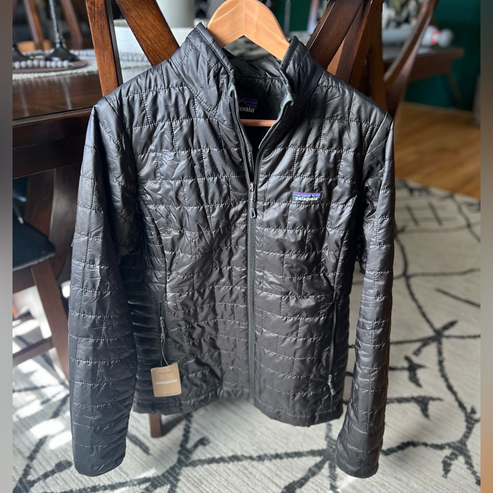 NWT Women's Patagonia Nano Puff Jacket (Large)